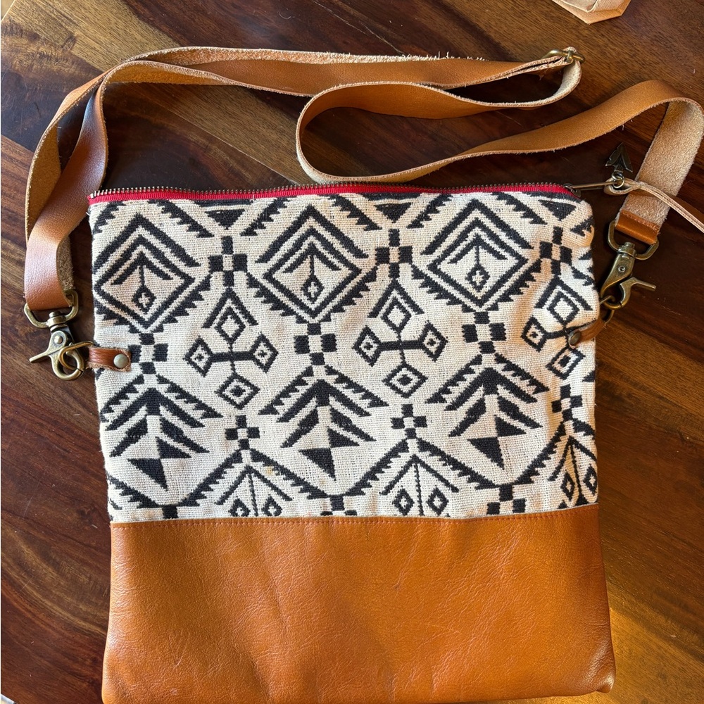 Vaalbara Crossbody Bag